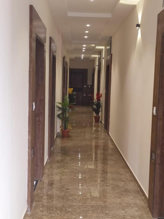 Hotel Krishna Palace Anand Exterior photo