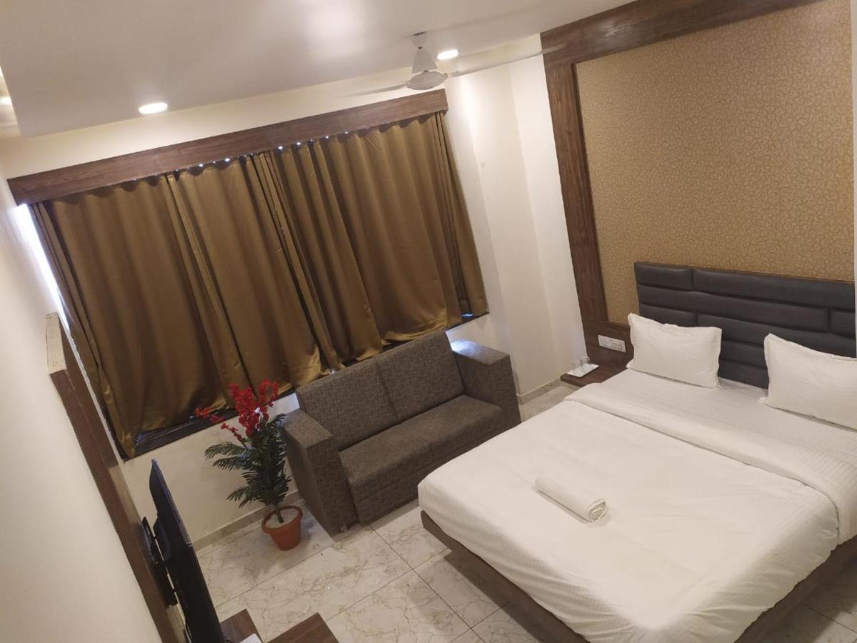 Hotel Krishna Palace Anand Exterior photo