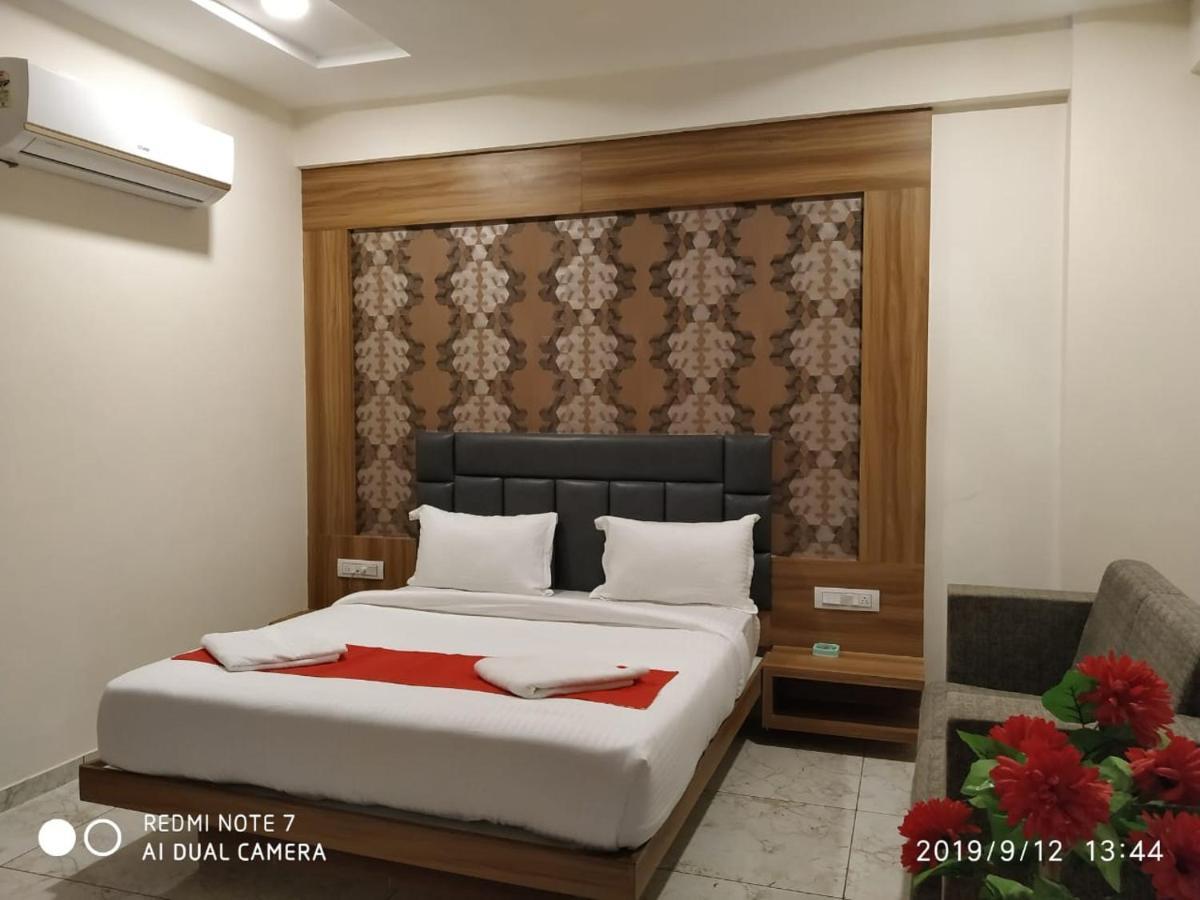 Hotel Krishna Palace Anand Exterior photo
