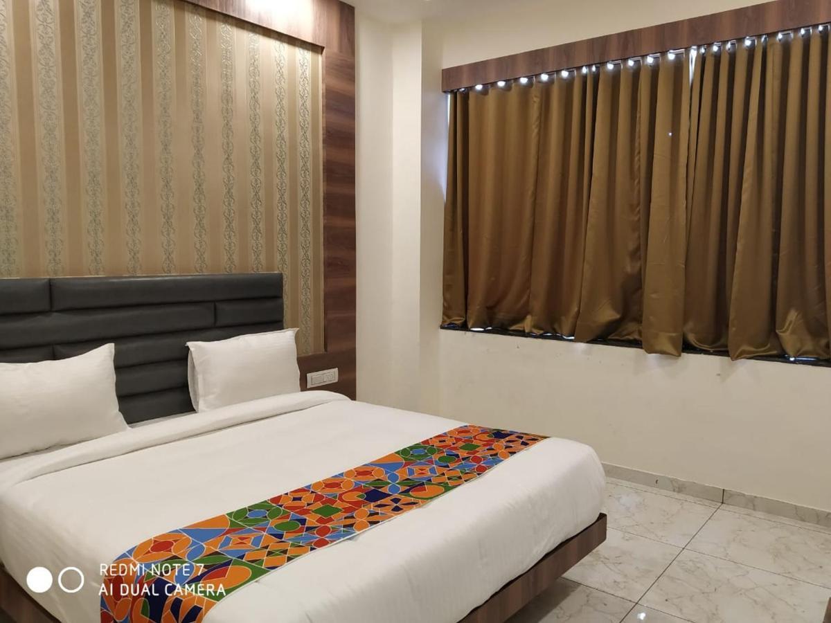 Hotel Krishna Palace Anand Exterior photo