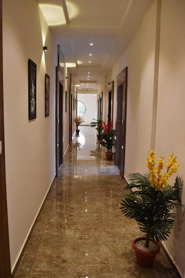 Hotel Krishna Palace Anand Exterior photo
