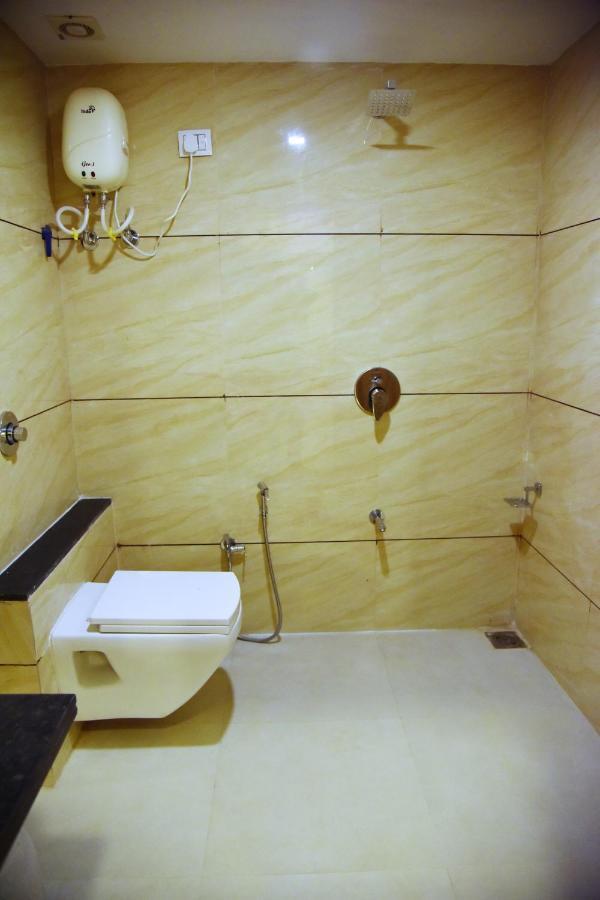 Hotel Krishna Palace Anand Exterior photo